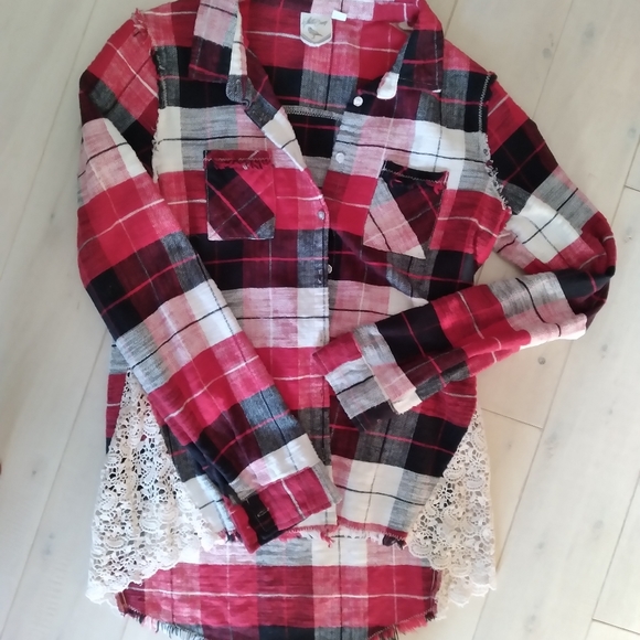 Woven flannel shirt with lace panels - Picture 1 of 8